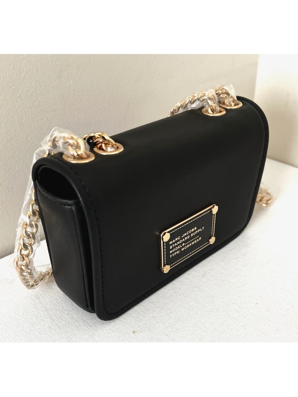 New Marc Jacobs Mini Flap Crossbody bag Smooth Leather Black with Gold Chain - Picture 2 of 9